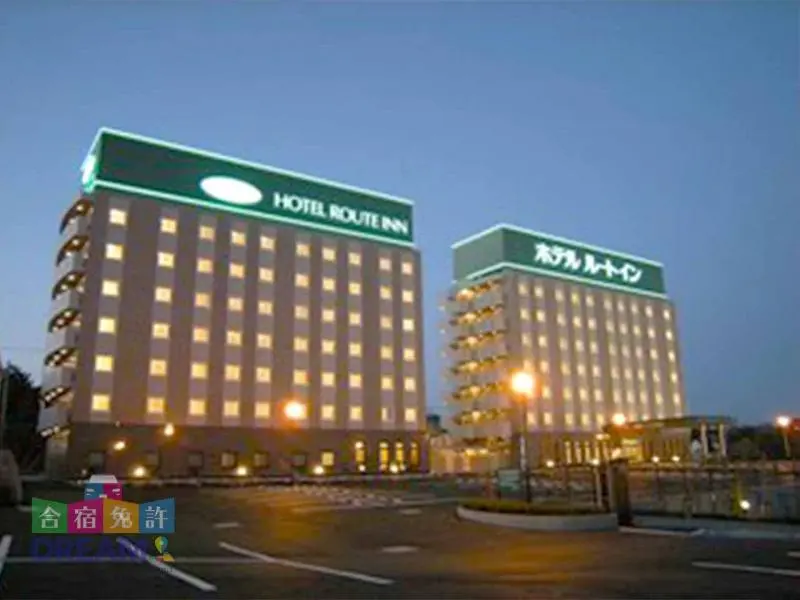 夜のホテル外観