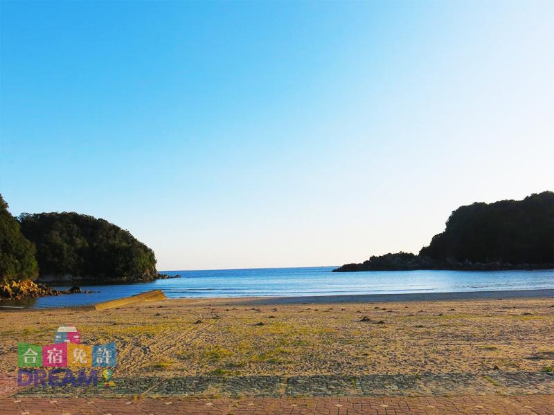 ホテル前海岸
