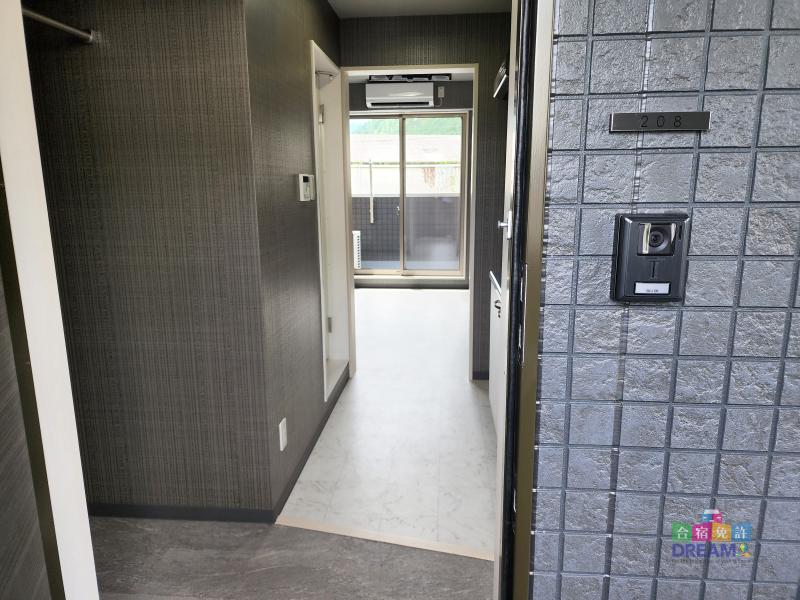 玄関より室内