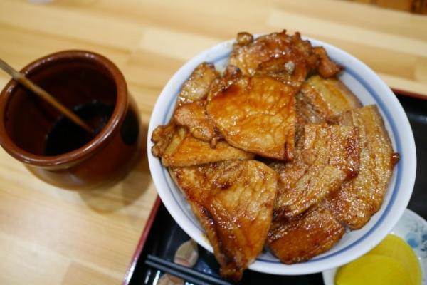 帯広名物！豚丼